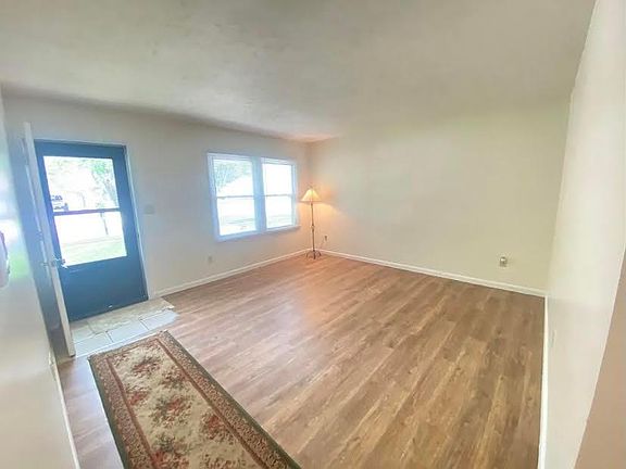 2nd image of 2924 E Yellowstone Dr
