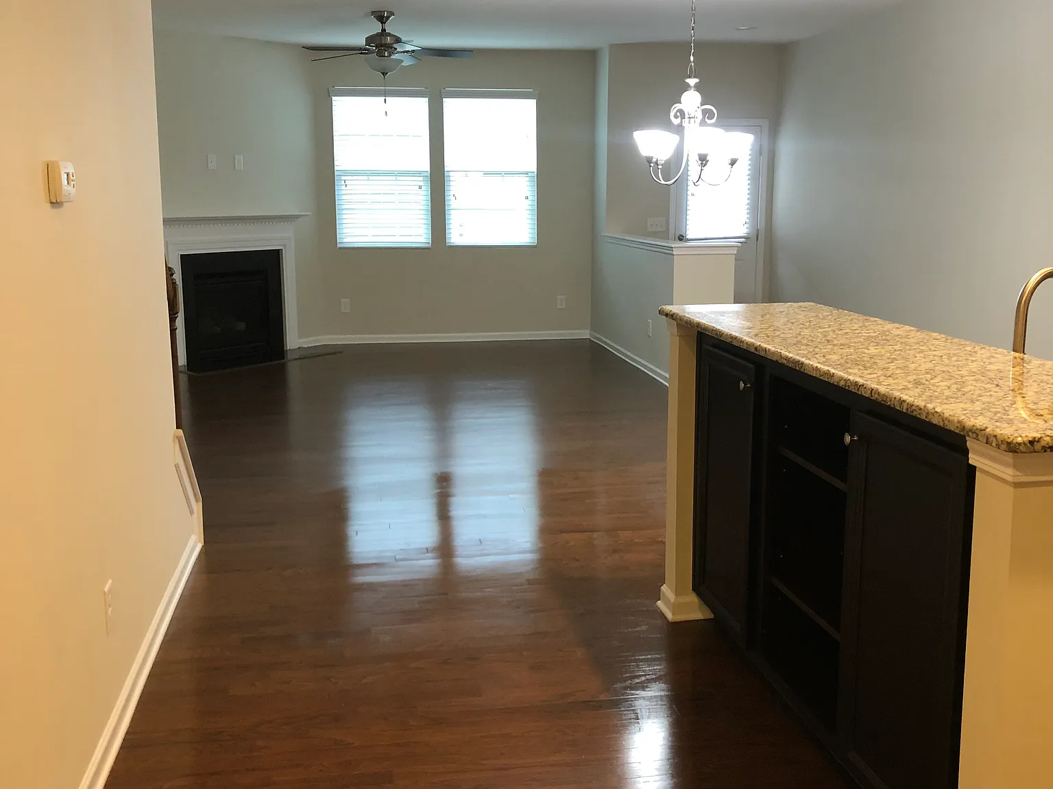 3 bed, 2.5 bath, 1882 sqft, $2,250 — Photo 4