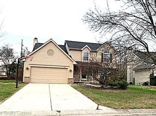 1890 Plumridge Ct, Commerce Township, MI