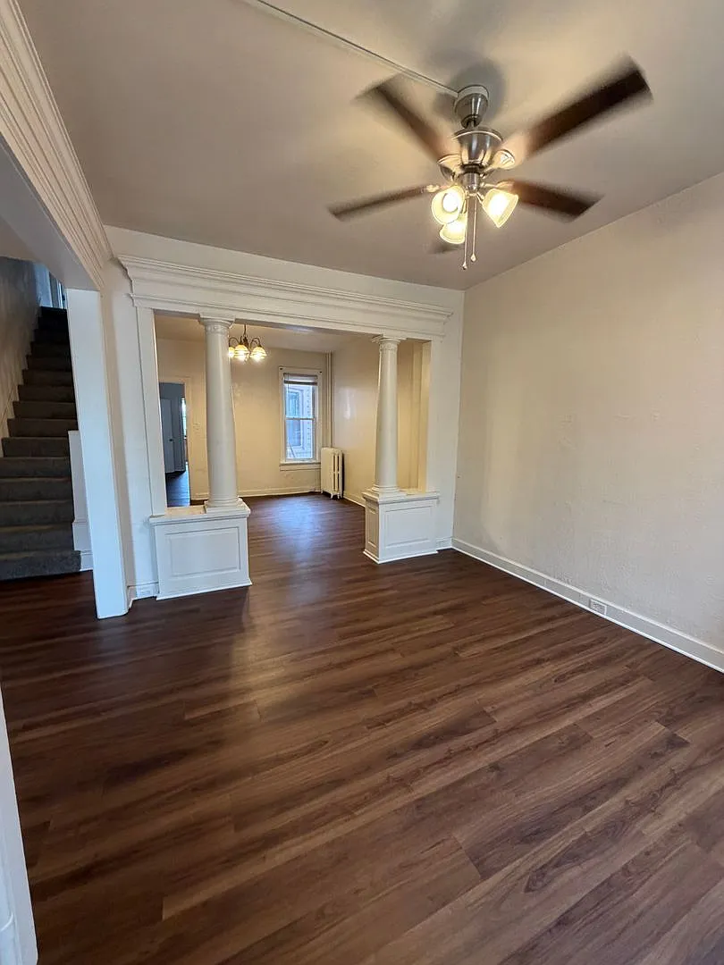 Five bedroom one and a half bath on Manor St! — Photo 2