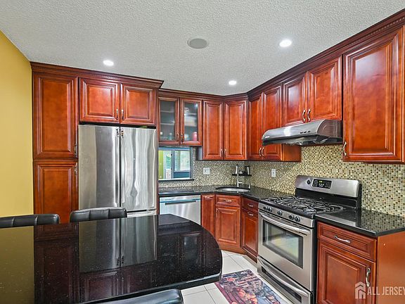 2nd image of 67 Albury Way
