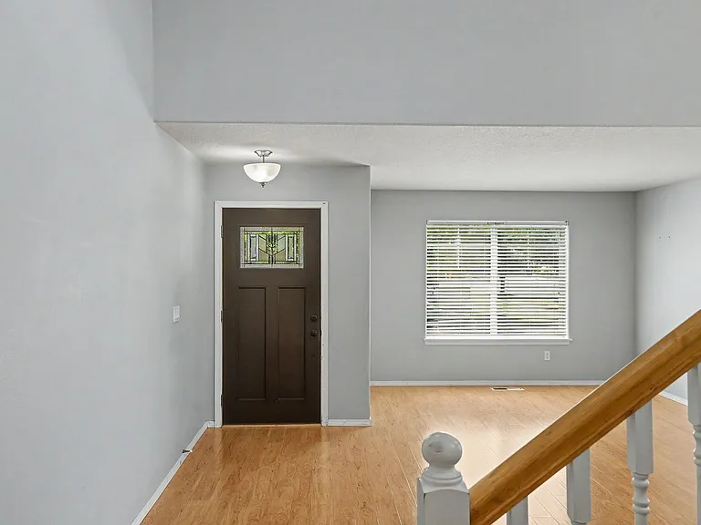 305 Casting St SE — Photo 6