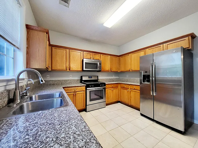 3209 Davenport Park Ln — Photo 6