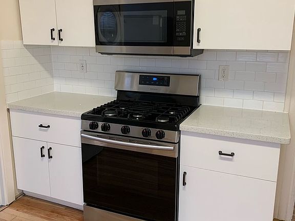 3rd image of 881 30th St #A