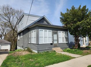 536 Raymond St, Elgin, IL 60120