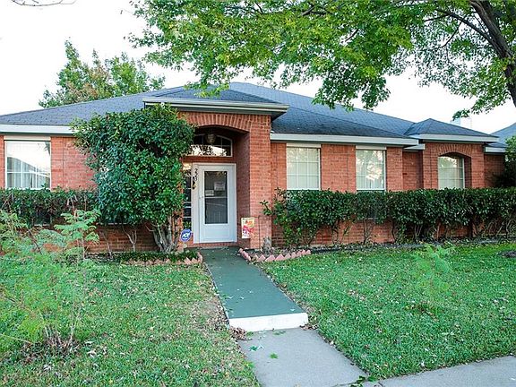 2nd image of 223 N Waterford Oaks Dr