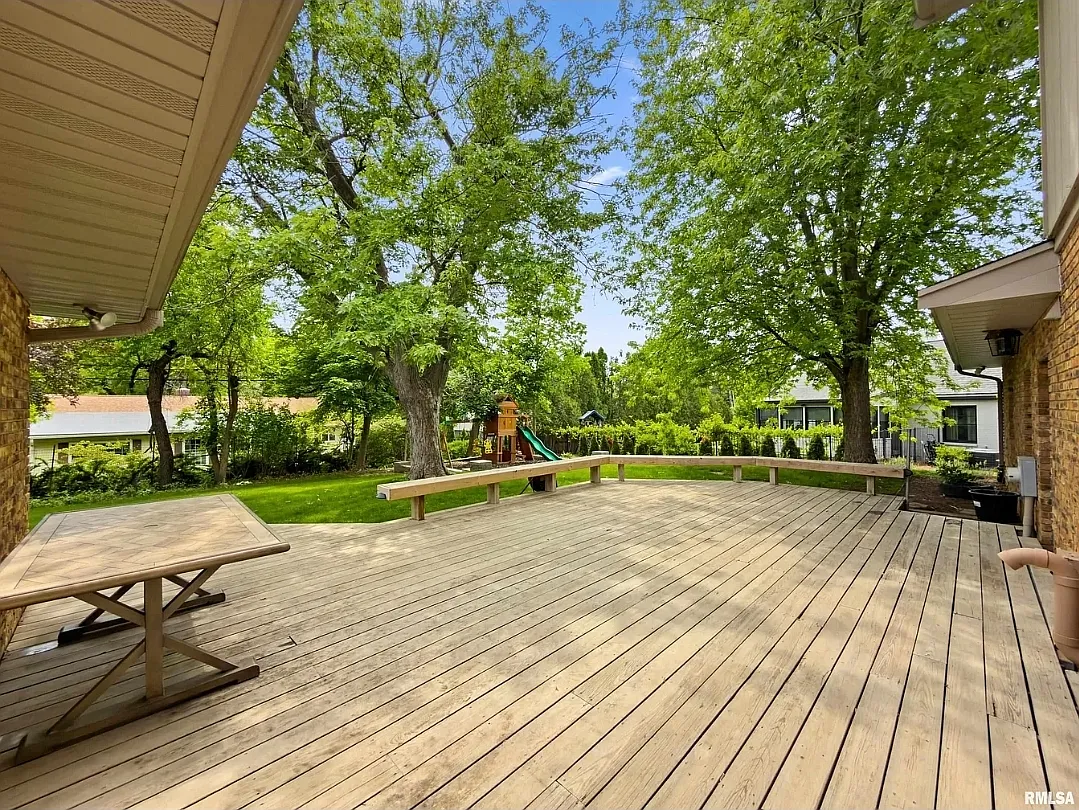 5 bed, 3692 sqft, $3,000 — Photo 3