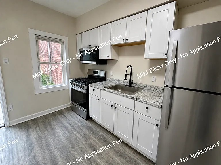 1154 Lansdowne Ave — Photo 1