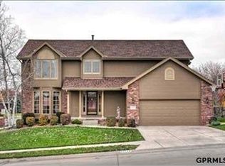 12553 Eagle Run Dr, Omaha, NE 68164
