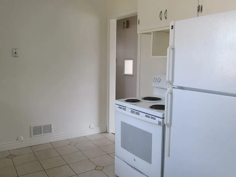 1456 E Elm St — Photo 10