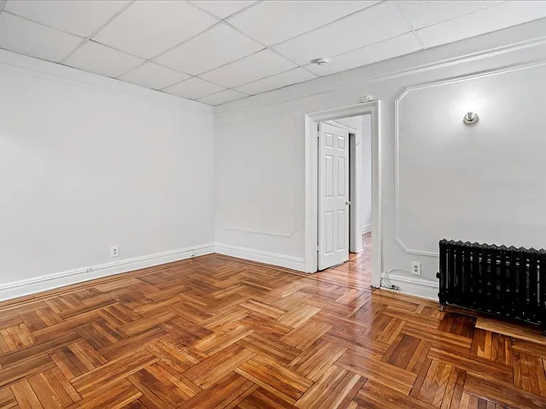 65 W 39th St — Photo 8