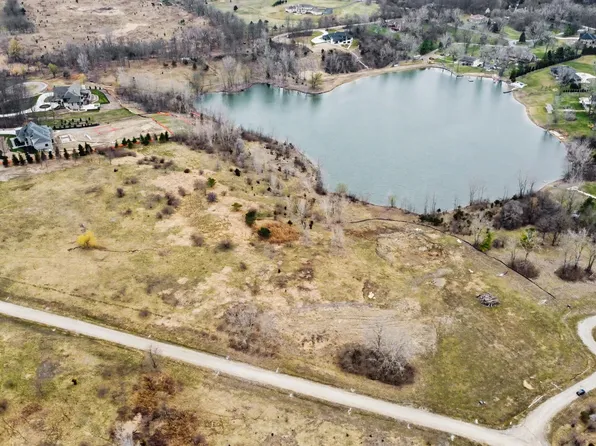 5670 E Stone Valley Dr, Ann Arbor, MI 48105