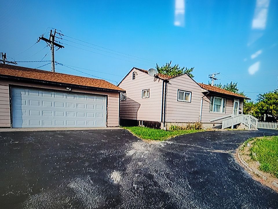 2710 Sunset, Waukegan