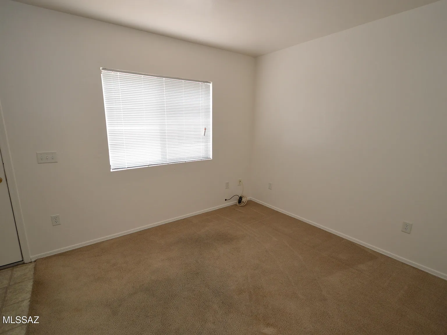 2 bed, 2.0 bath, 825 sqft, $995 — Photo 2