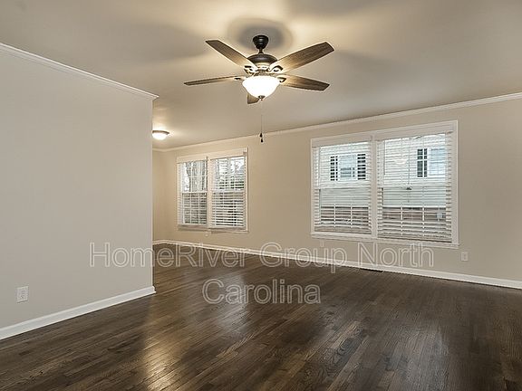 5th image of 2608 Robin Hood Dr