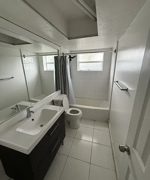 Anchor Bay Apartments — Photo 34