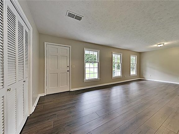 4th image of 2636 Pamela Dr