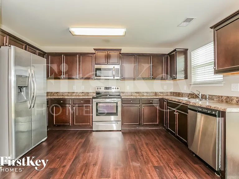 1547 Kilstrom St — Photo 7