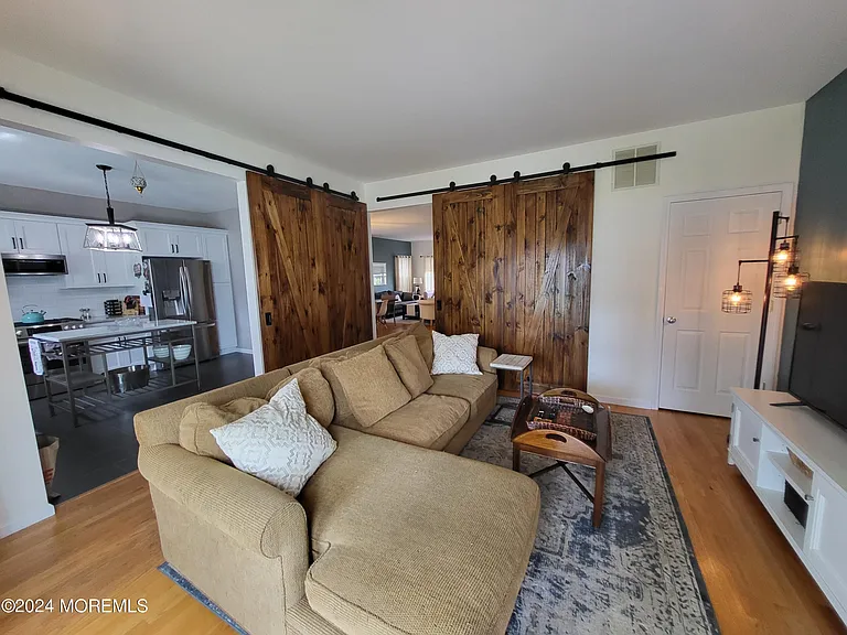 126 Elmwood Ave — Photo 10