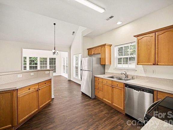 5th image of 139 Northland Ave