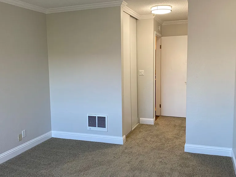 378 Van Buren - Renovated 2bed and 1bed units - Beautiful Building! — Photo 105