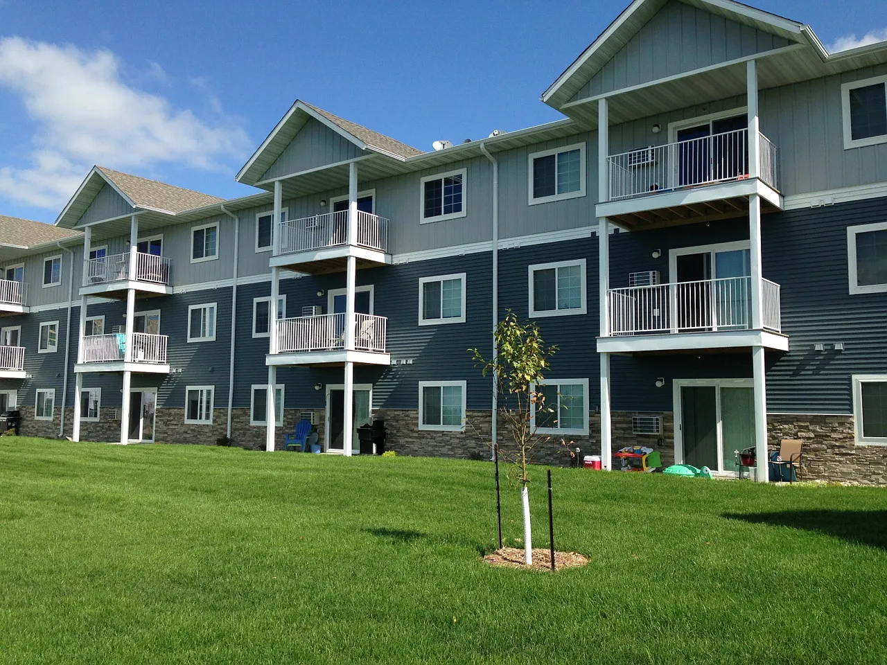 West Lake III Apartments — Photo 2
