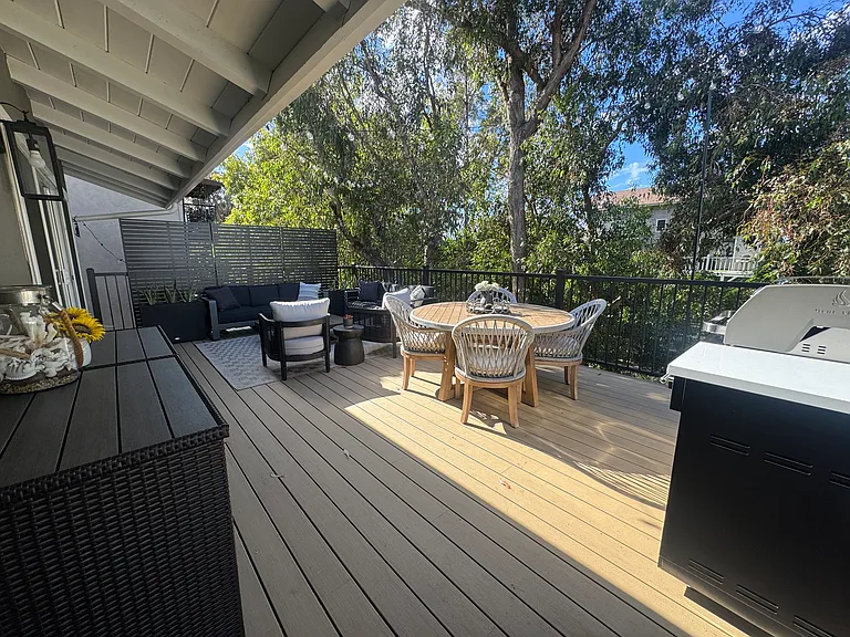 150 Loma Ln — Photo 32