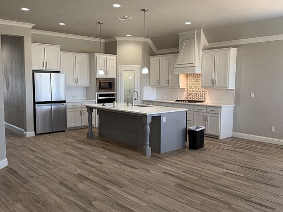 3rd image of 1911 Daybreak Way