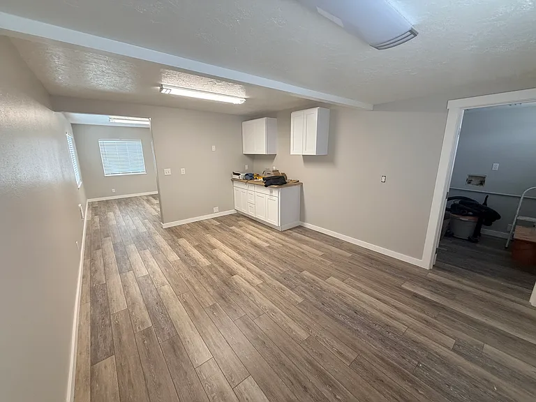 490 N Pine St — Photo 12