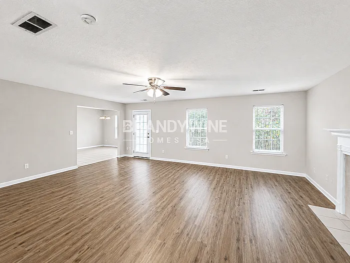 3 bed, 2.5 bath, 1816 sqft, $2,145 — Photo 4