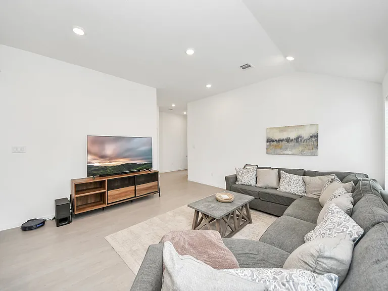 2406 Aquamarine Ln — Photo 7