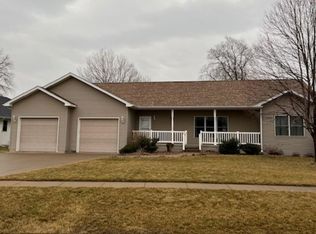 1540 Winchester Dr, Burlington, IA 52601