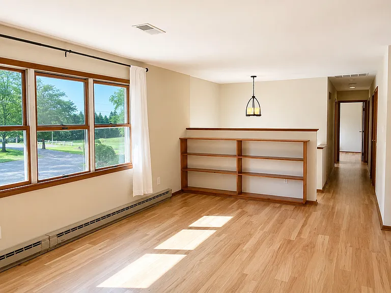 50 Pleasantview Dr — Photo 2