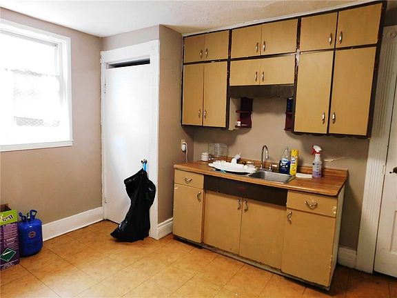 4th image of 408 S Main (and 410) Ave