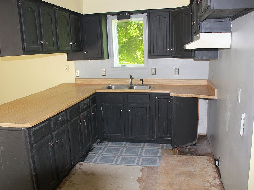 2nd image of 110 N Center St