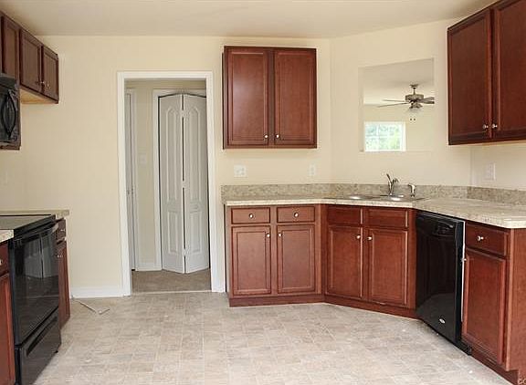 4th image of 1607 Hennington Pl