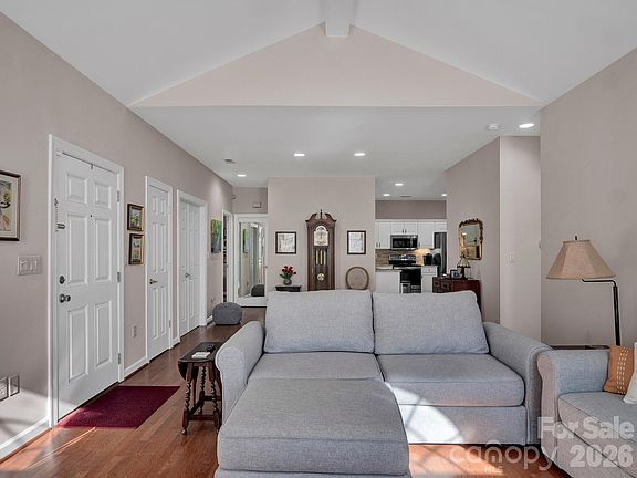 3rd image of 8278 Windsor Ridge Dr