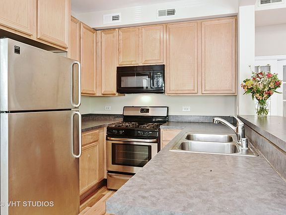 3rd image of 7659 N Bosworth Ave APT D1
