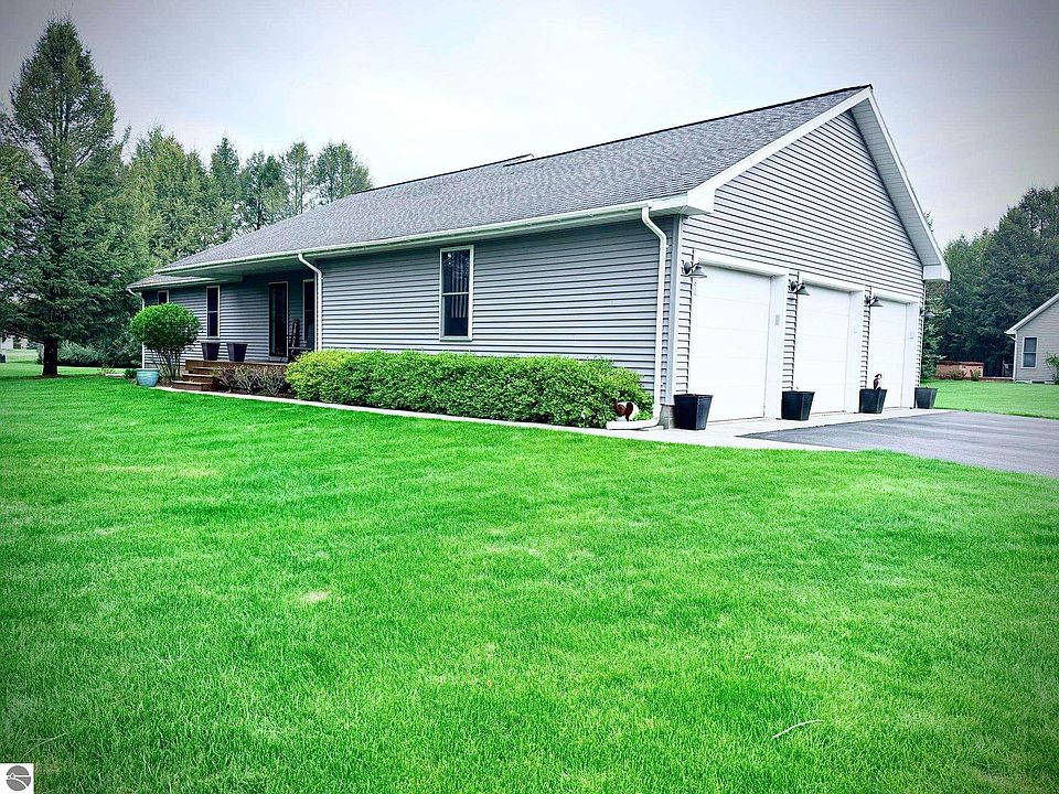 1st image of 888 Clyde Lee Dr