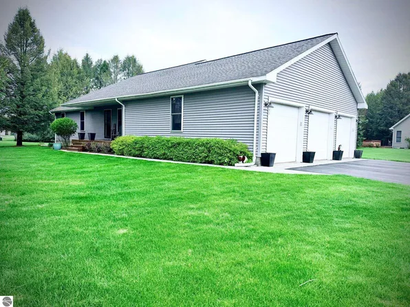888 Clyde Lee Dr, Traverse City, MI 49696