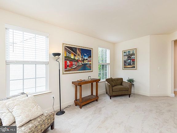 4th image of 207 Rebecca Dr