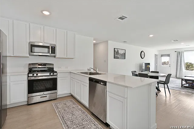 4 bed, 2.5 bath, 1858 sqft, $1,850 — Photo 2