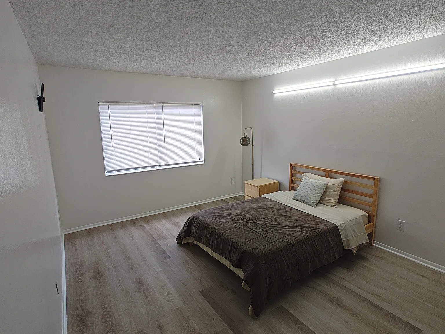 646 Kenwick Cir — Photo 1