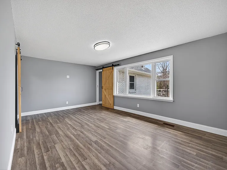 3320 Elm St — Photo 4