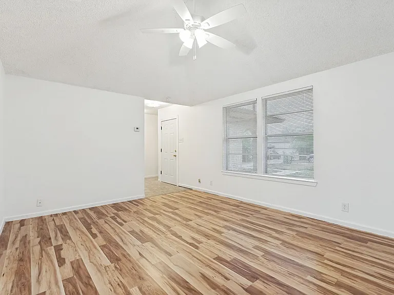 122 Surrels Ave — Photo 4