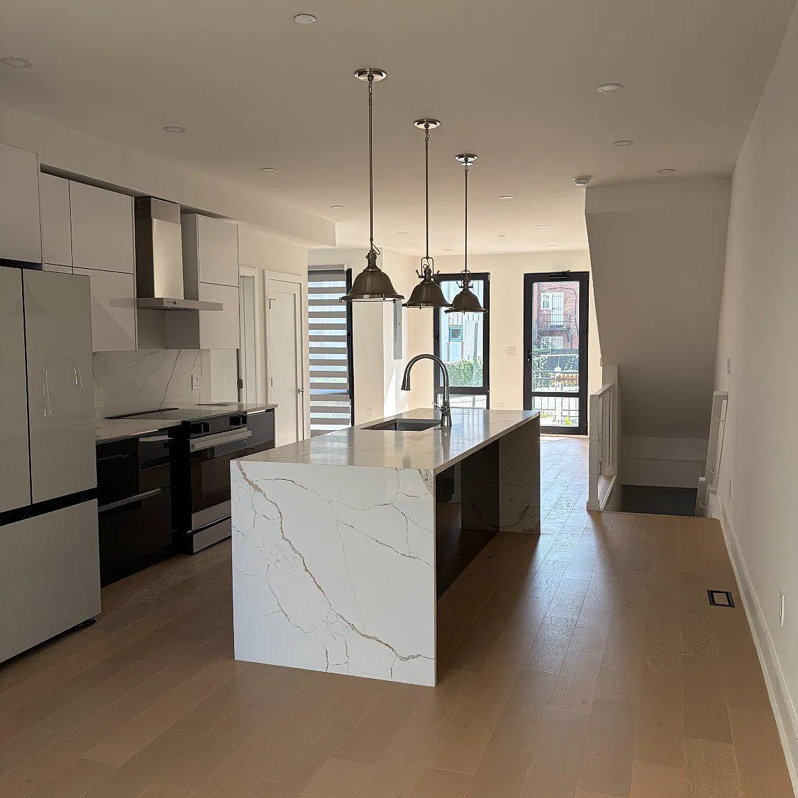 4 bed, 3.5 bath, 1184 sqft, $6,300 — Photo 4