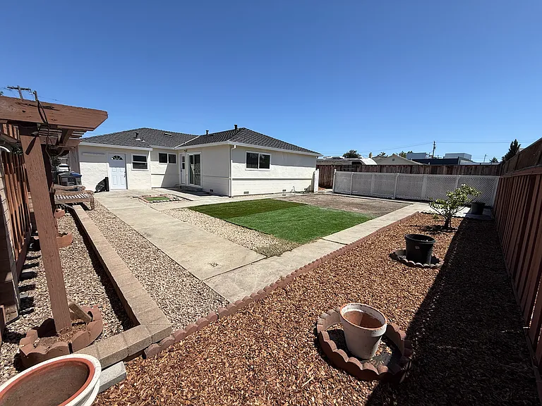 553 Waite Ave — Photo 27