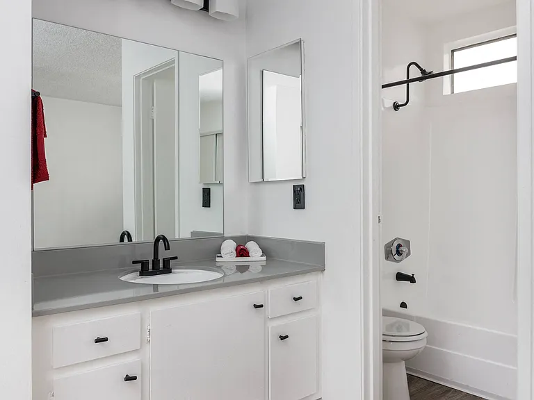 Carson Oakwood Apartments — Photo 27