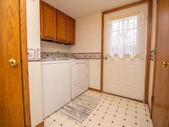 3rd image of 16319 90th St