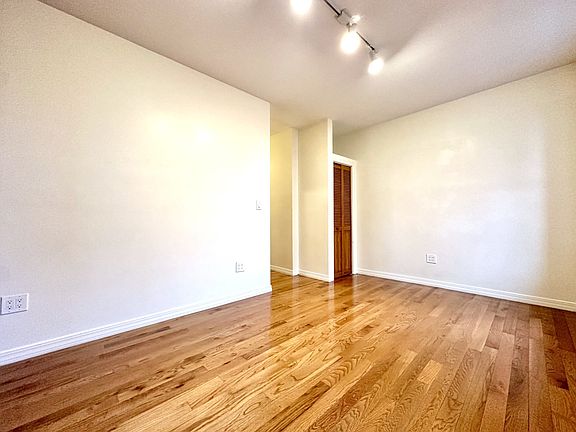 3rd image of 3133 Broadway APT 21